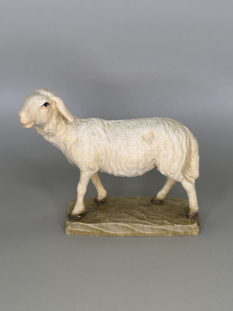 Karl-Kuolt-Krippe  - Schaf stehend links