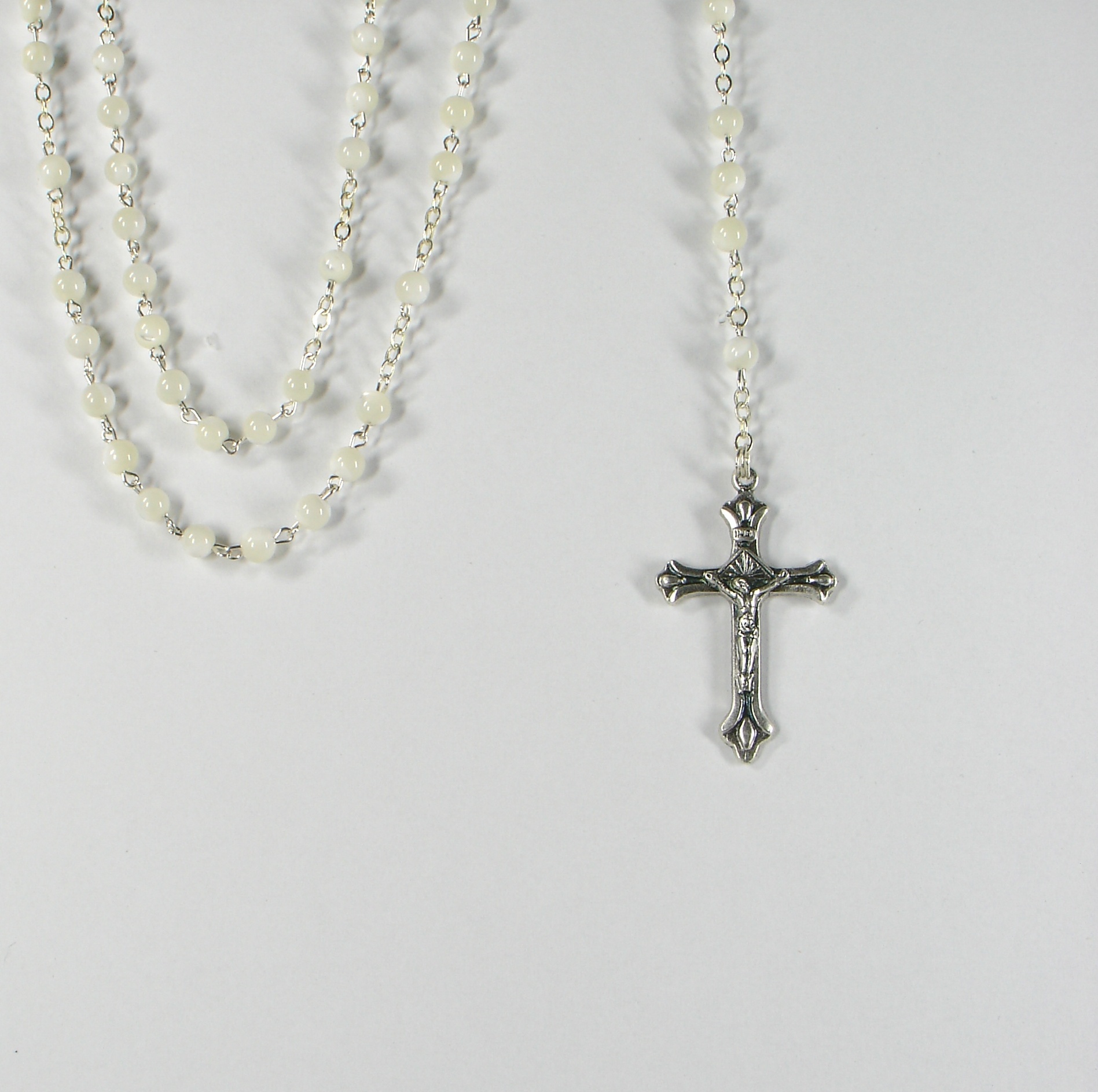 Rosenkranz - Perlmutt-Perle & Silberfarbenes Kreuz Rosenkranz - Perlmutt-Perle & Silberfarbenes Kreuz